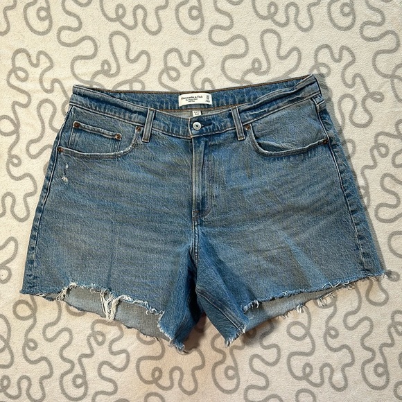 Abercrombie & Fitch Pants - Abercrombie & Fitch The Baggy Short Mid Rise